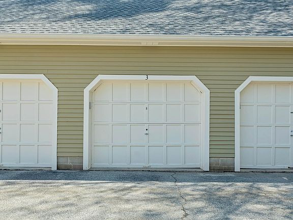 4th image of 3 Seaver Brook Lane