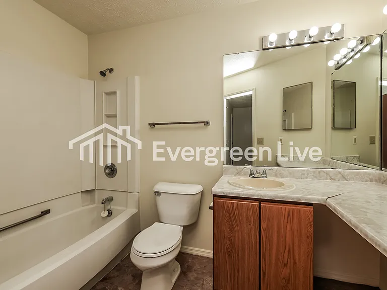 2459 Cross Village Dr — Photo 13