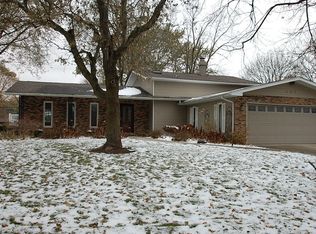 301 Arrowhead Dr, Shorewood, IL