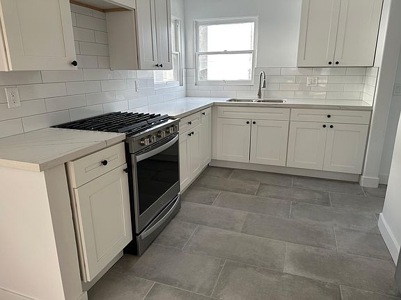 4th image of 4005 Kansas St