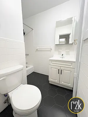 Rented by Realty 2000 Corp | media 25