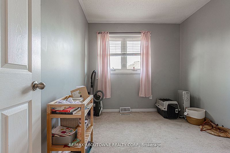 Oakville Townhouse for rent - 3 Bedrooms — photo 20