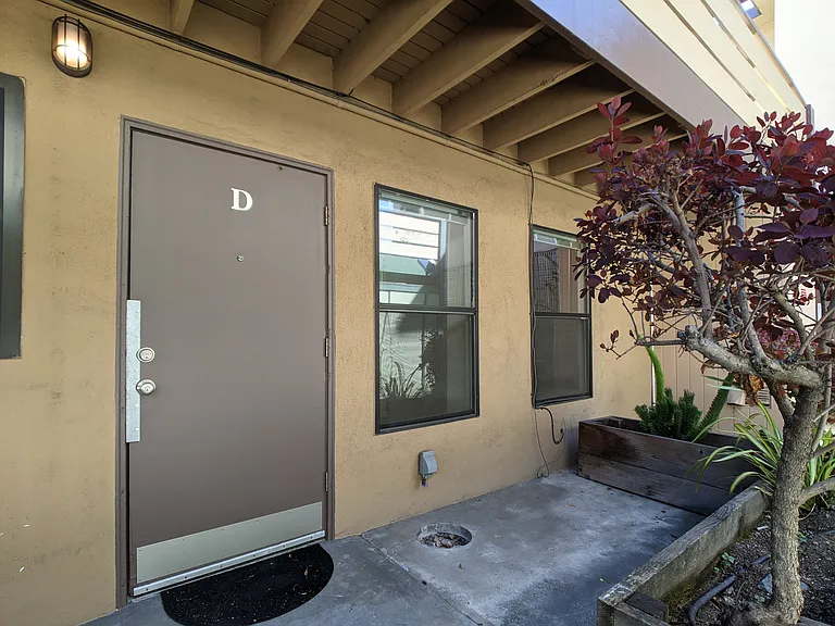 1932 Hearst Ave — Photo 37