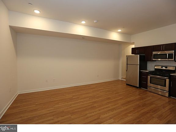 5th image of 3044-46 Richmond St #2
