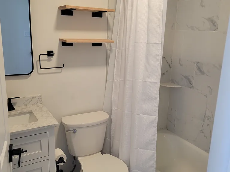 142 E Youngs Ave #3 — Photo 10