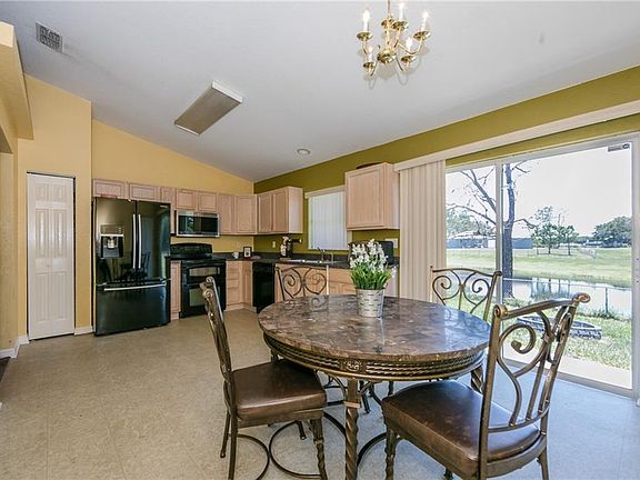 4th image of 2890 Pond View Dr
