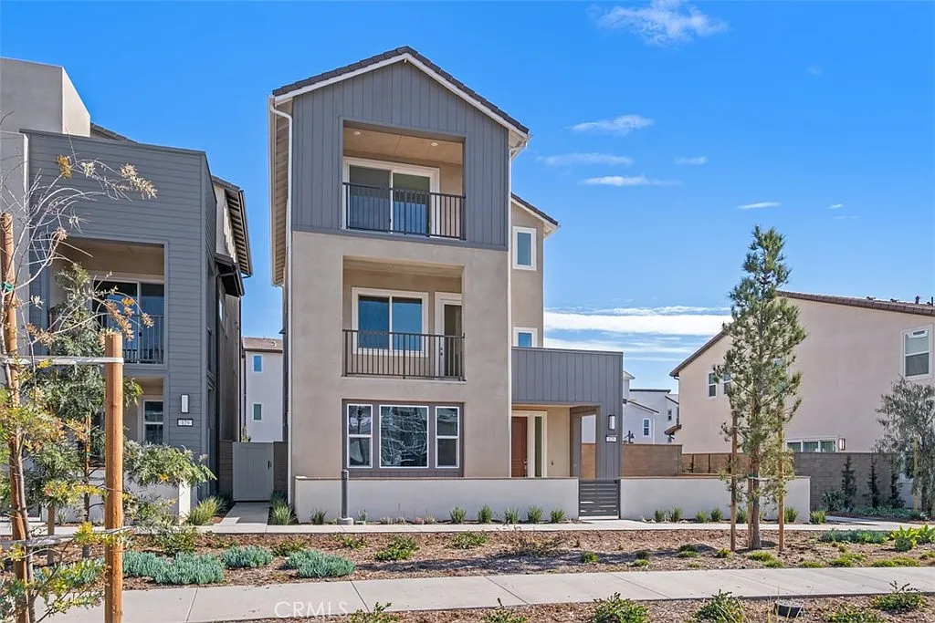 4 bed, 2888 sqft, $6,750 — Photo 2