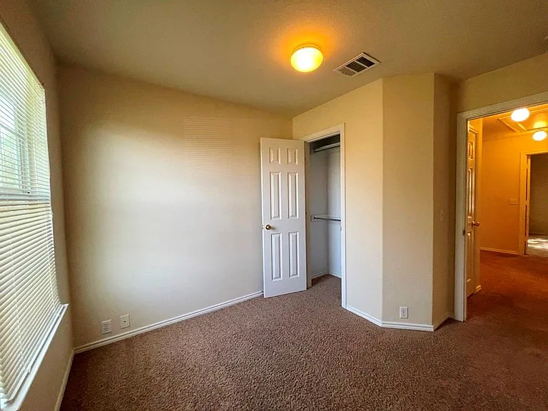 251 Utterback #B — Photo 19