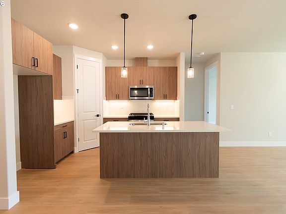 3rd image of 3434 SE 8th Ave
