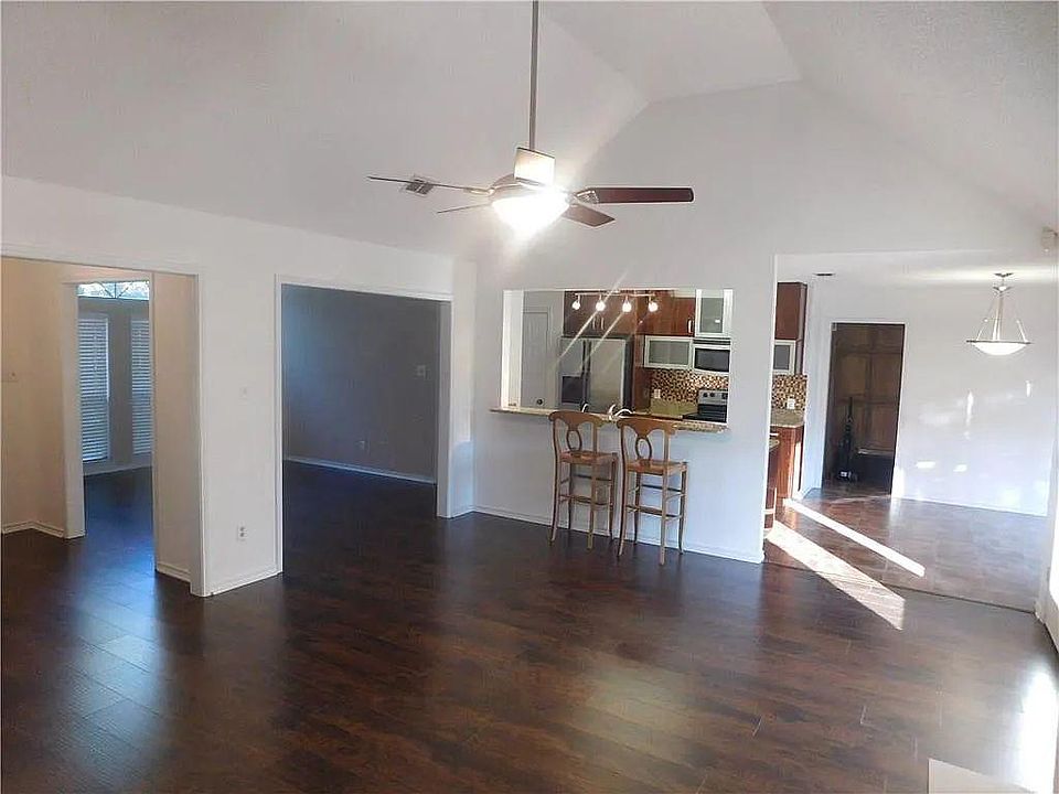 2nd image of 1304 Brazos Dr