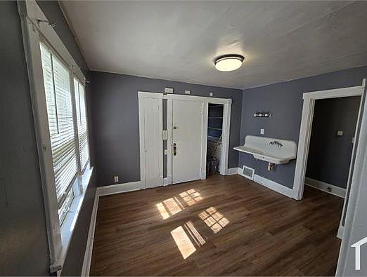 5th image of 3371B N Richards St