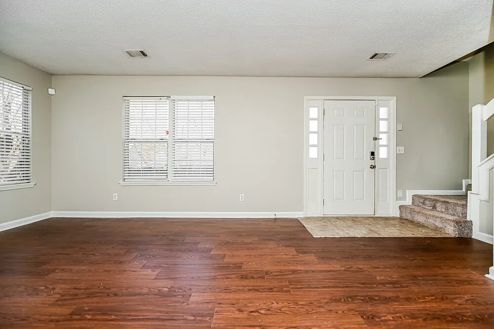 3 bed, 2.0 bath, 1372 sqft, $1,965 — Photo 4