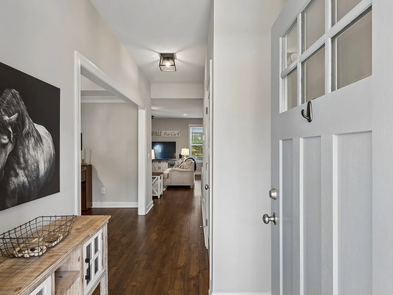 1010 Vanguard Dr — Photo 2