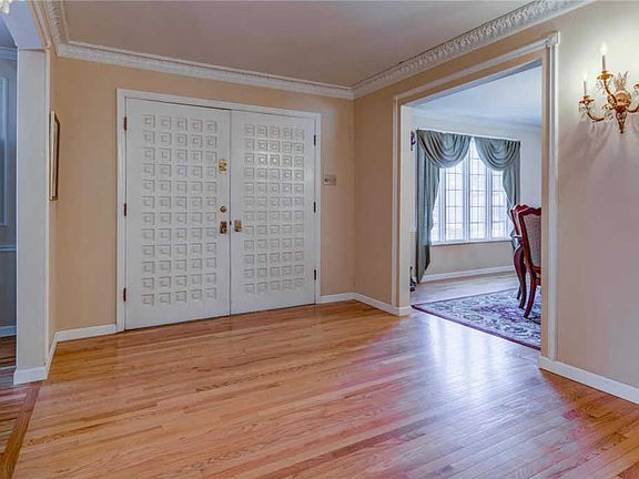 4th image of 8815 Woodfox Dr