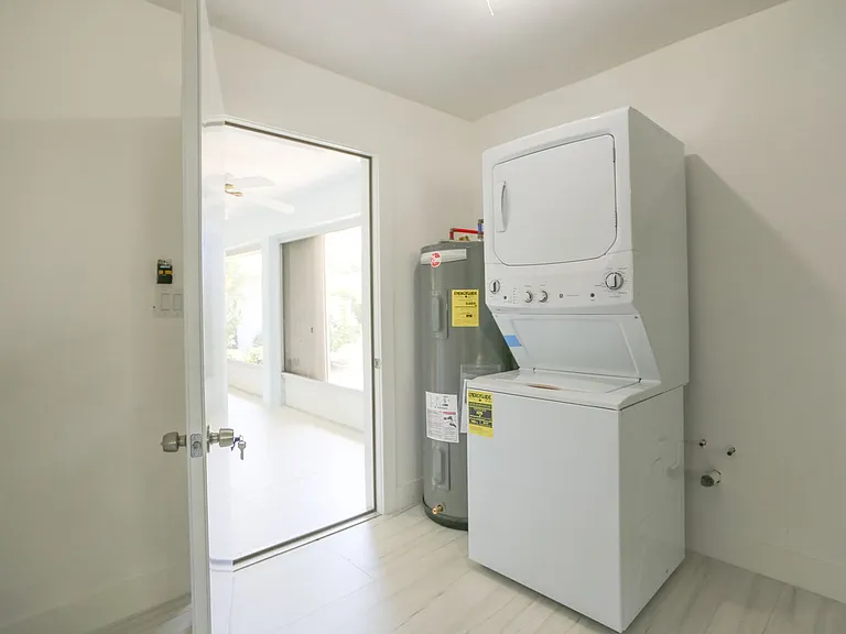 225 Georgetown Blvd — Photo 12
