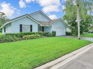 5495 Pine Cir, Pompano Beach, FL 33067