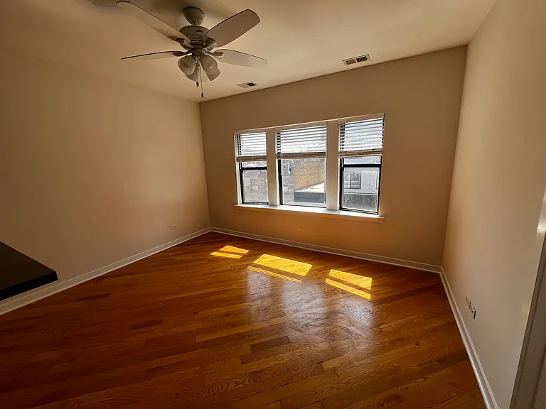 1522 W Howard St #2W — Photo 3