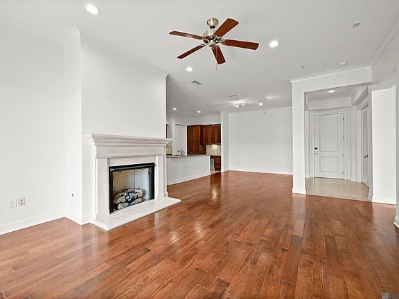 4th image of 998 Stanford Ave APT 511