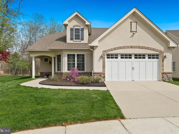 26 Harlow Cir, Medford, NJ 08055