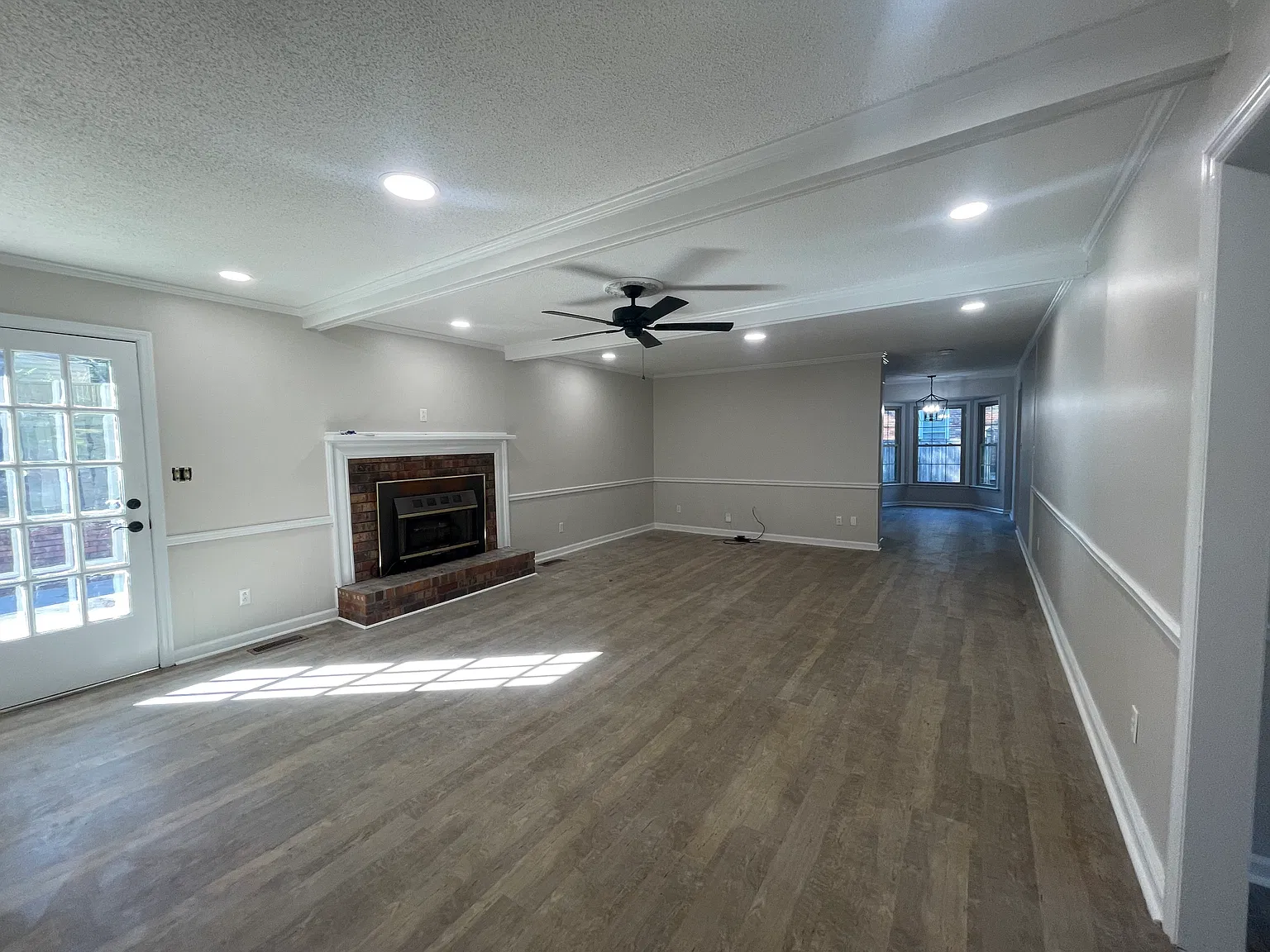 3 bed, 2034 sqft, $1,900 — Photo 2