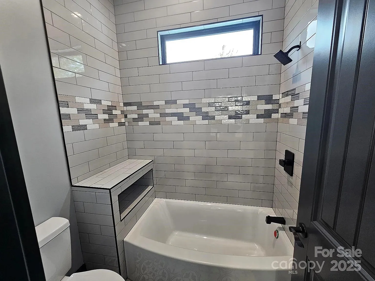 5 bed, 3.5 bath, 5027 sqft, $6,500 — Photo 4