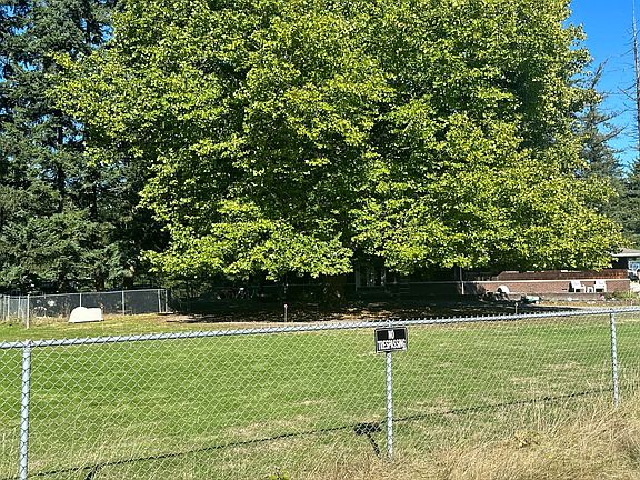 3rd image of 5519 141st St E