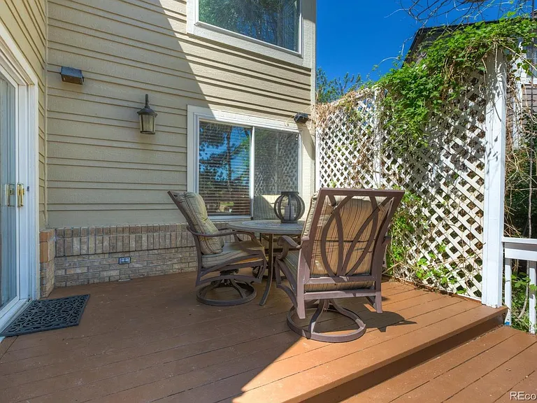 15581 Flowerhill Cir — Photo 38