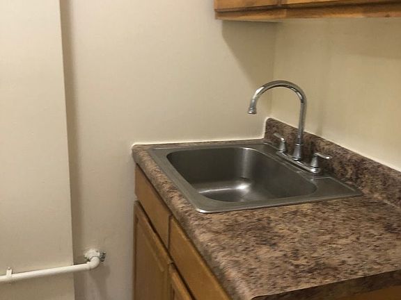 4th image of 382 E 31st St APT 1