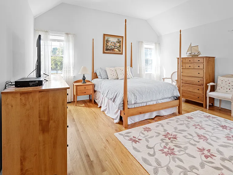 565 Wainscott Northwest Rd — Photo 19
