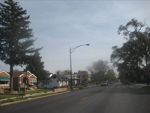 2nd image of 647 W 115th St