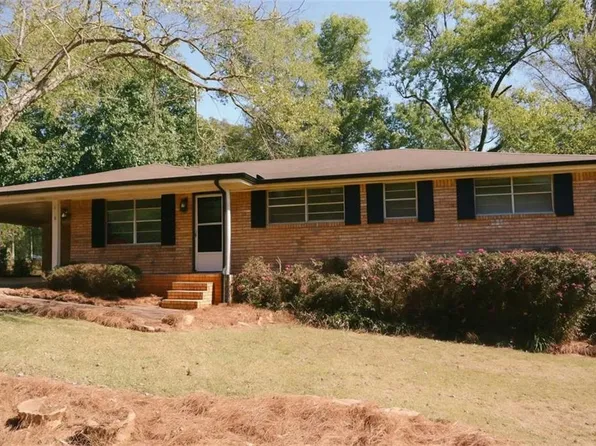70 W Meadowcliff Cir, Carrollton, GA 30116