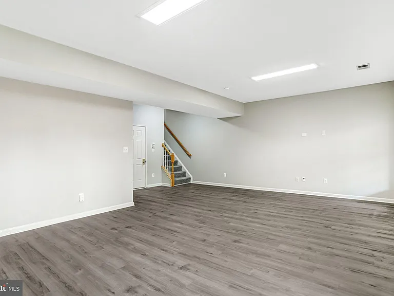 22616 Welborne Manor Sq — Photo 38
