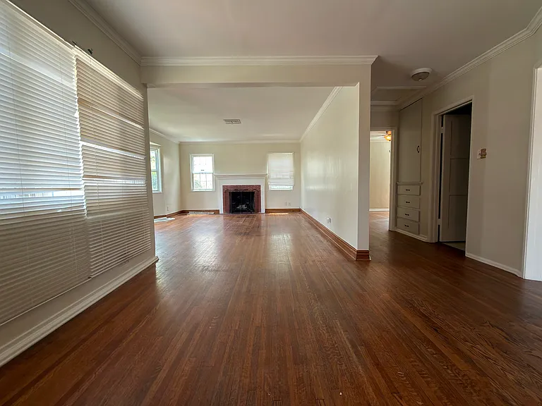 2605 S Bentley Ave — Photo 7