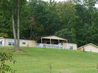 200 Hickory Ln, Unicoi, TN 37692