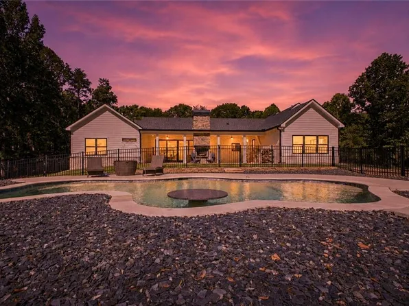 16 Mountain Creek Trl NE, Fairmount, GA 30139