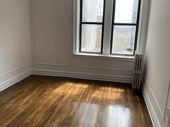 2860 Buhre Avenue image 1 of 4