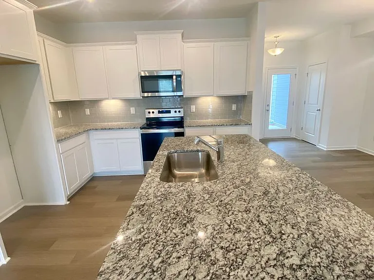 10108 Guardian Dr — Photo 6