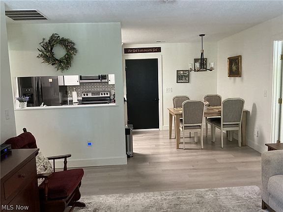 2nd image of 3748 Colony Hill Dr