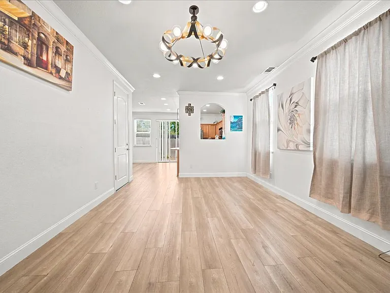 9105 Echo Point Pl — Photo 3