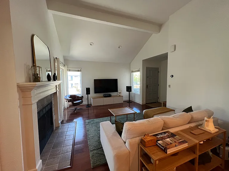 1748 Braddock Ct — Photo 9