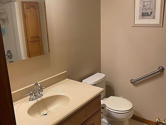 3rd image of 210 Taber Pl
