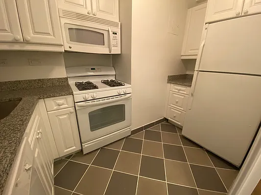 Rented by Stonehenge NYC LLC | media 19