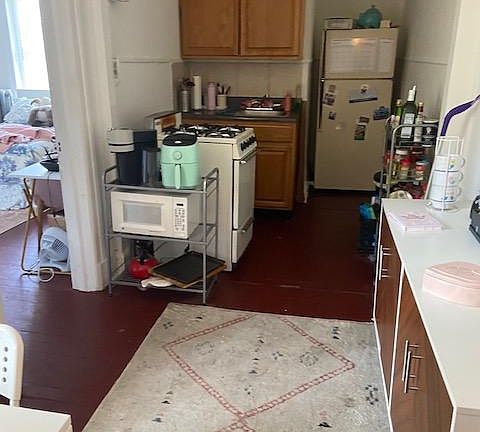 4th image of 105 W Tulpehocken St APT 5