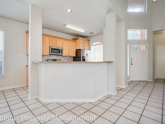 4th image of 2803 Pioneer Way