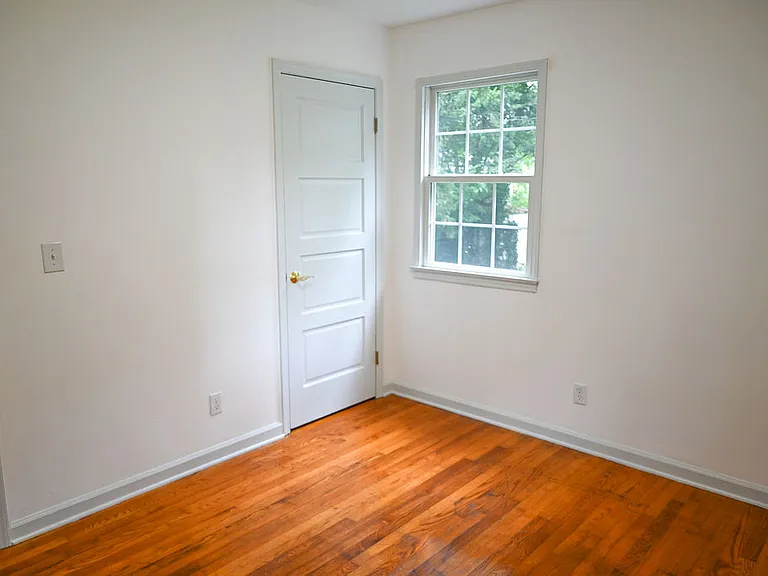 315 Caroline Ave — Photo 49
