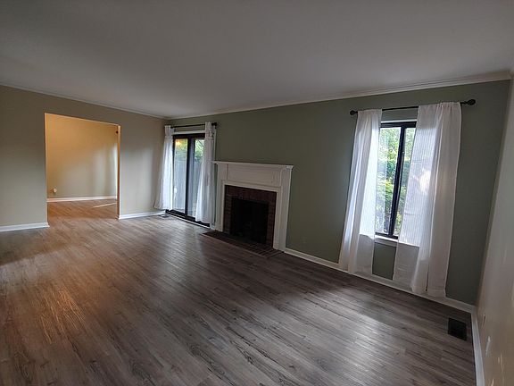 5th image of 3052 Lindenwood Dr #94