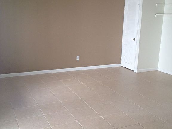 3rd image of 1512 Oakdale Ave APT 2