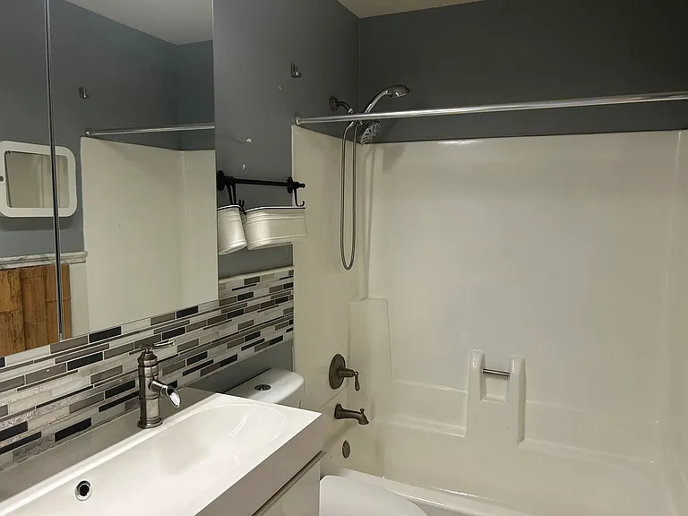 1320 W 3rd St — Photo 5