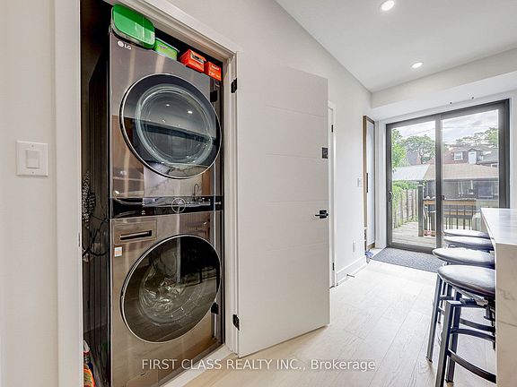 3rd image of 431 Roxton Rd #1