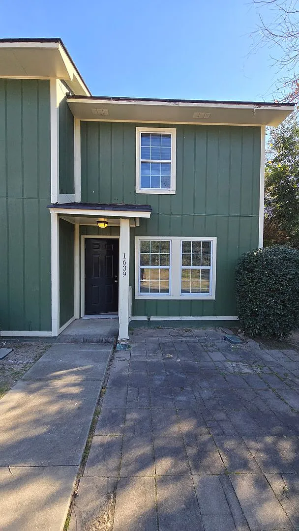 West Columbia — Photo 1